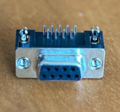 Amphenol L17HTNES4R2C sag acili yuksek sicaklik D-Sub konnektor yandan gorunum