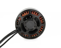 T-Motor P80 III kapali govde yapisi ve 14AWG silikon kablo detayi
